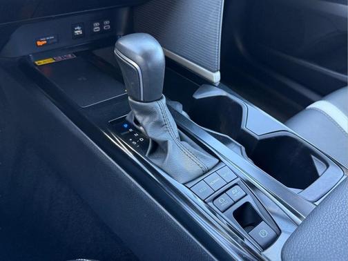 Ice Cap 2025 Toyota Camry SE
