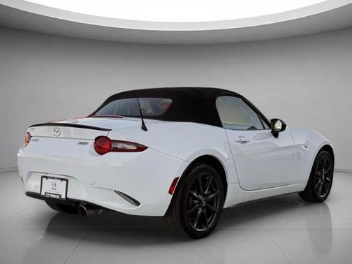 Arctic White 2016 Mazda MX-5 Miata Club