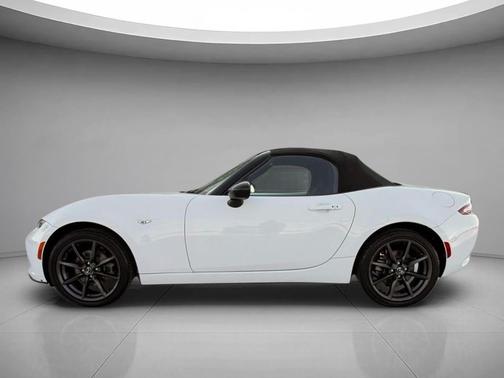 Arctic White 2016 Mazda MX-5 Miata Club