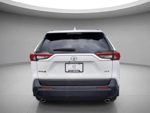 Ice Cap 2024 Toyota RAV4 XLE