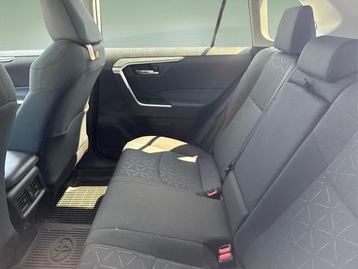 Ice Cap 2024 Toyota RAV4 XLE