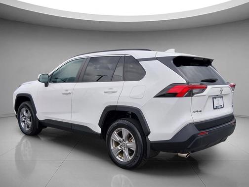Ice Cap 2024 Toyota RAV4 XLE