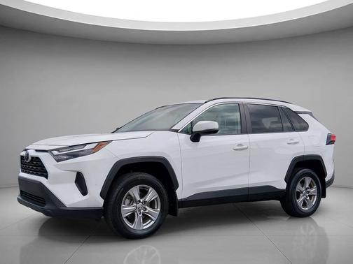 Ice Cap 2024 Toyota RAV4 XLE