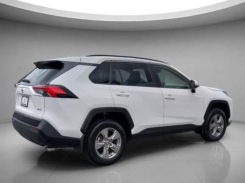 Ice Cap 2024 Toyota RAV4 XLE