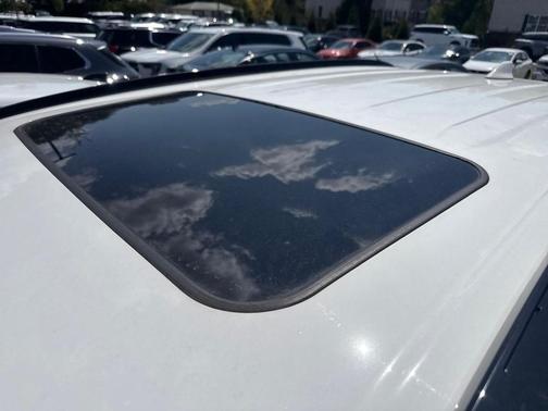 Ice Cap 2024 Toyota RAV4 XLE