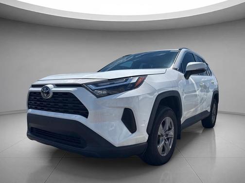 Ice Cap 2024 Toyota RAV4 XLE