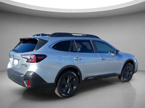 Ice Silver Metallic 2022 Subaru Outback Onyx Edition XT
