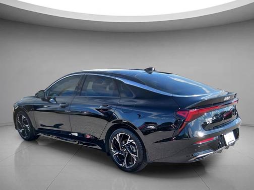 Aurora Black Pearl 2025 Kia K5 GT-Line