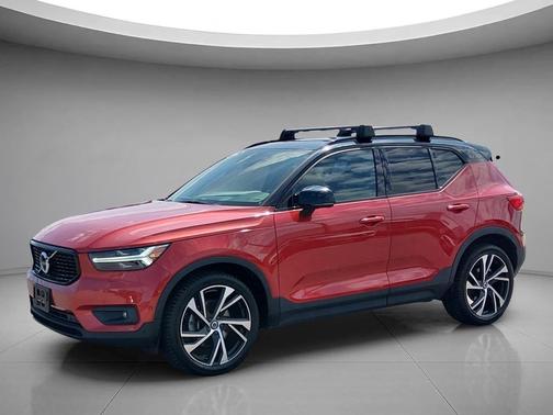Fusion Red Metallic 2019 Volvo XC40 T5 R-Design