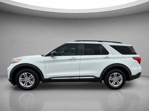 Oxford White 2021 Ford Explorer XLT