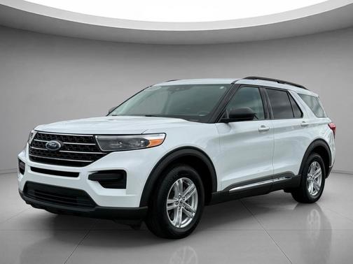 Oxford White 2021 Ford Explorer XLT