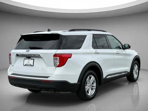 Oxford White 2021 Ford Explorer XLT