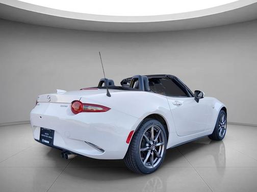 Snowflake White Pearl Mica 2022 Mazda MX-5 Miata Grand Touring