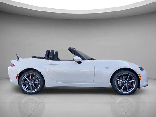 Snowflake White Pearl Mica 2022 Mazda MX-5 Miata Grand Touring