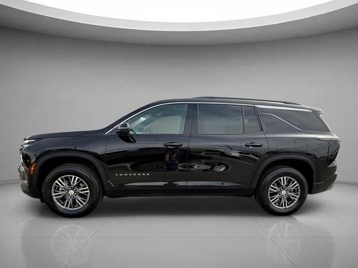 Mosaic Black Metallic 2026 Chevrolet Traverse LT