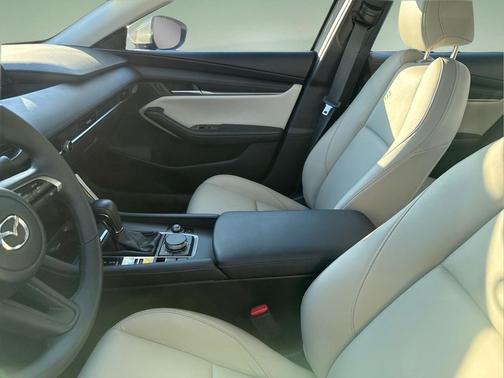 Platinum Quartz Metallic 2026 Mazda Mazda3 FWD w/Preferred Package