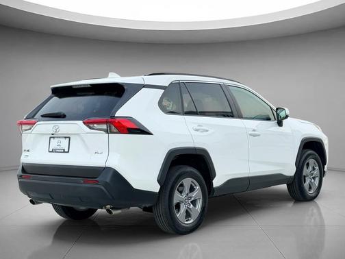 Ice Cap 2024 Toyota RAV4 XLE