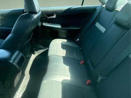 Magnetic Gray Metallic 2014 Toyota Camry SE