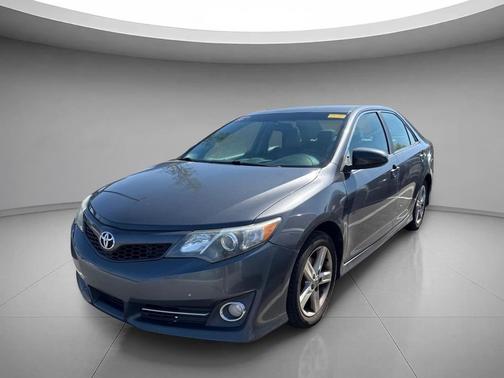 Magnetic Gray Metallic 2014 Toyota Camry SE