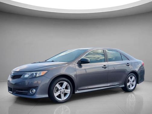 Magnetic Gray Metallic 2014 Toyota Camry SE