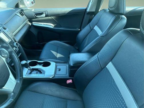 Magnetic Gray Metallic 2014 Toyota Camry SE