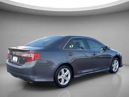 Magnetic Gray Metallic 2014 Toyota Camry SE