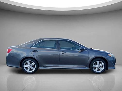 Magnetic Gray Metallic 2014 Toyota Camry SE