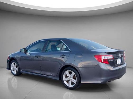 Magnetic Gray Metallic 2014 Toyota Camry SE