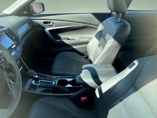 Crystal Black Pearl 2017 Honda Accord Touring V6