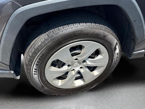 Magnetic Gray Metallic 2022 Toyota RAV4 LE