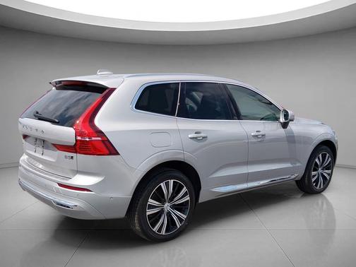 Silver Dawn Metallic 2022 Volvo XC60 B5 Inscription