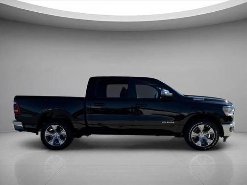 Diamond Black Crystal Pearlcoat 2024 RAM 1500 Laramie
