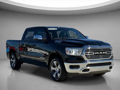 Diamond Black Crystal Pearlcoat 2024 RAM 1500 Laramie