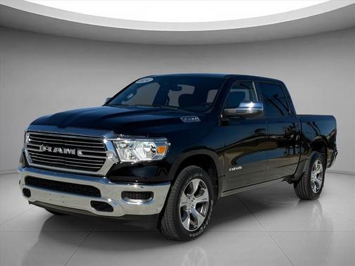 Diamond Black Crystal Pearlcoat 2024 RAM 1500 Laramie