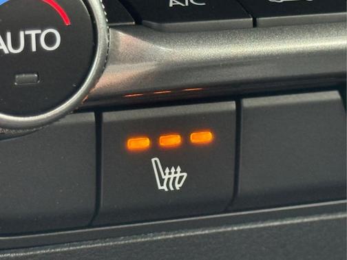 SNOWFLACK WHITE 2026 Mazda Mazda3 FWD w/Preferred Package