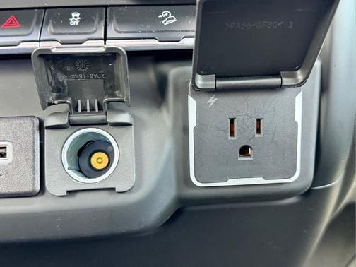 Summit White 2024 Chevrolet Silverado 1500 Custom Trail Boss