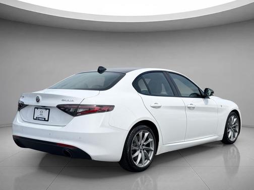 Alfa White 2024 Alfa Romeo Giulia Ti