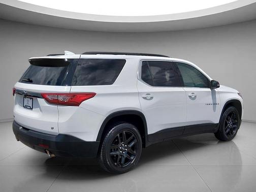 Summit White 2021 Chevrolet Traverse LT Cloth