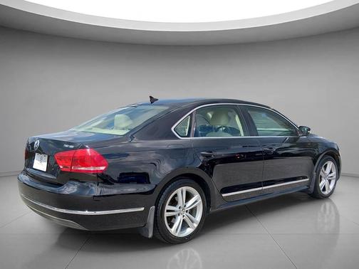 Black Uni 2015 Volkswagen Passat 1.8T Auto SE w/Sunroof & Nav