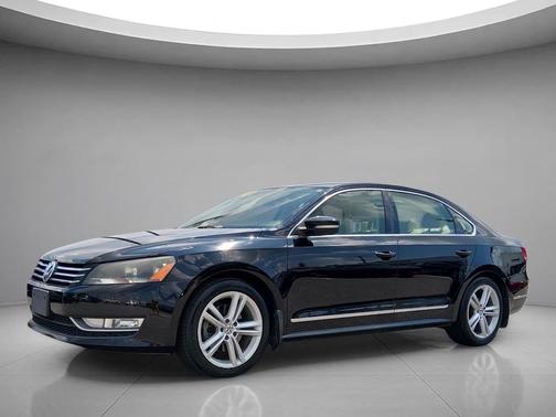 Black Uni 2015 Volkswagen Passat 1.8T Auto SE w/Sunroof & Nav