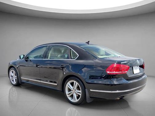 Black Uni 2015 Volkswagen Passat 1.8T Auto SE w/Sunroof & Nav