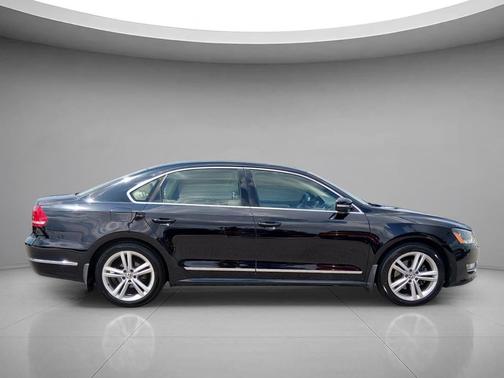 Black Uni 2015 Volkswagen Passat 1.8T Auto SE w/Sunroof & Nav