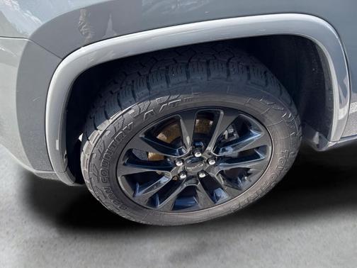 Sting-Gray Clearcoat 2020 Jeep Grand Cherokee Altitude