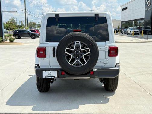 2024 Jeep Wrangler 4-Door Sahara 4x4