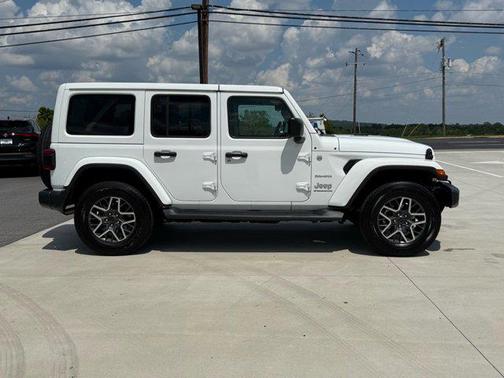 2024 Jeep Wrangler 4-Door Sahara 4x4