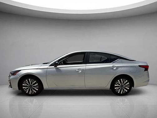 Brilliant Silver Metallic 2024 Nissan Altima 2.5 SV
