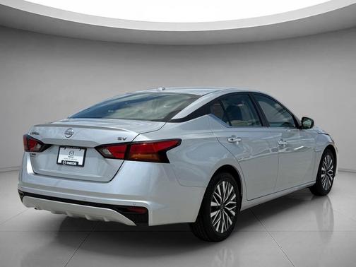 Brilliant Silver Metallic 2024 Nissan Altima 2.5 SV