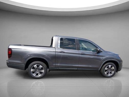 Modern Steel Metallic 2019 Honda Ridgeline RTL