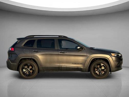 Granite Crystal Metallic Clearcoat 2019 Jeep Cherokee Altitude