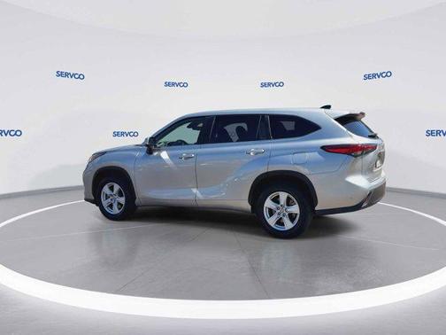 1J9 CELESTIAL SILVER 2023 Toyota Highlander LE